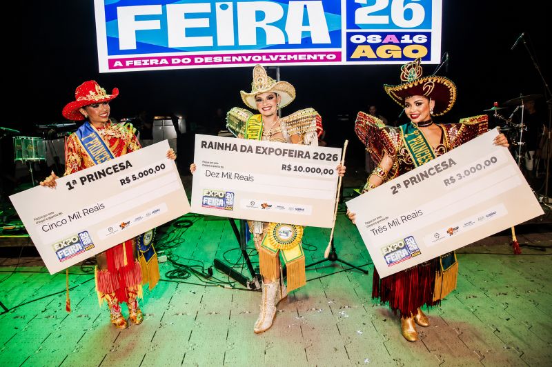 Nylla Rodrigues, Iza Estrela e Edilane Rocha após a coroação da Expofeira 2026