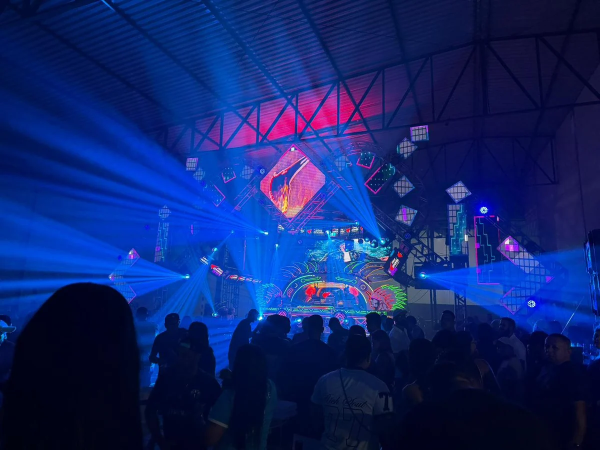 Aparelhagem Tupinambá em apresentação
